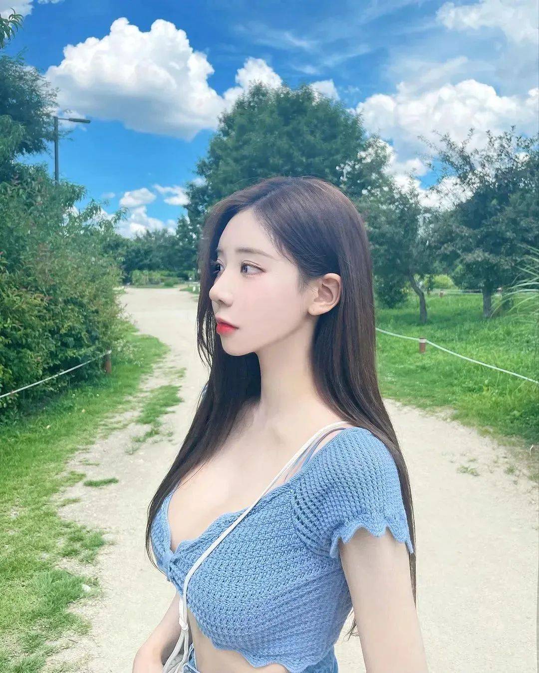 Vely,甜美可人的韩国网红美女