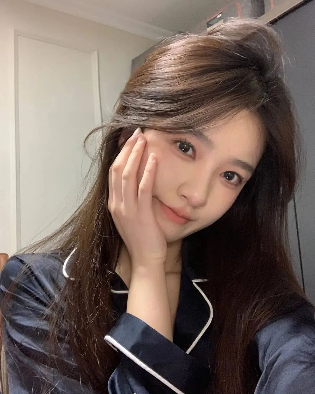 国产网红小何同学，甜美可人的元气美女