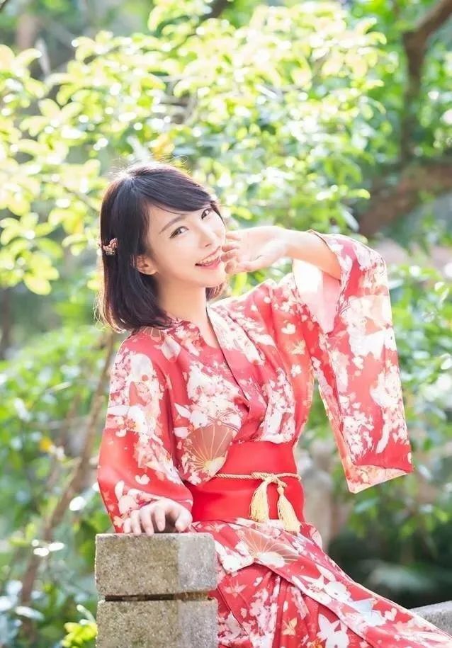 苏宜，甜美可人的香港网红美女