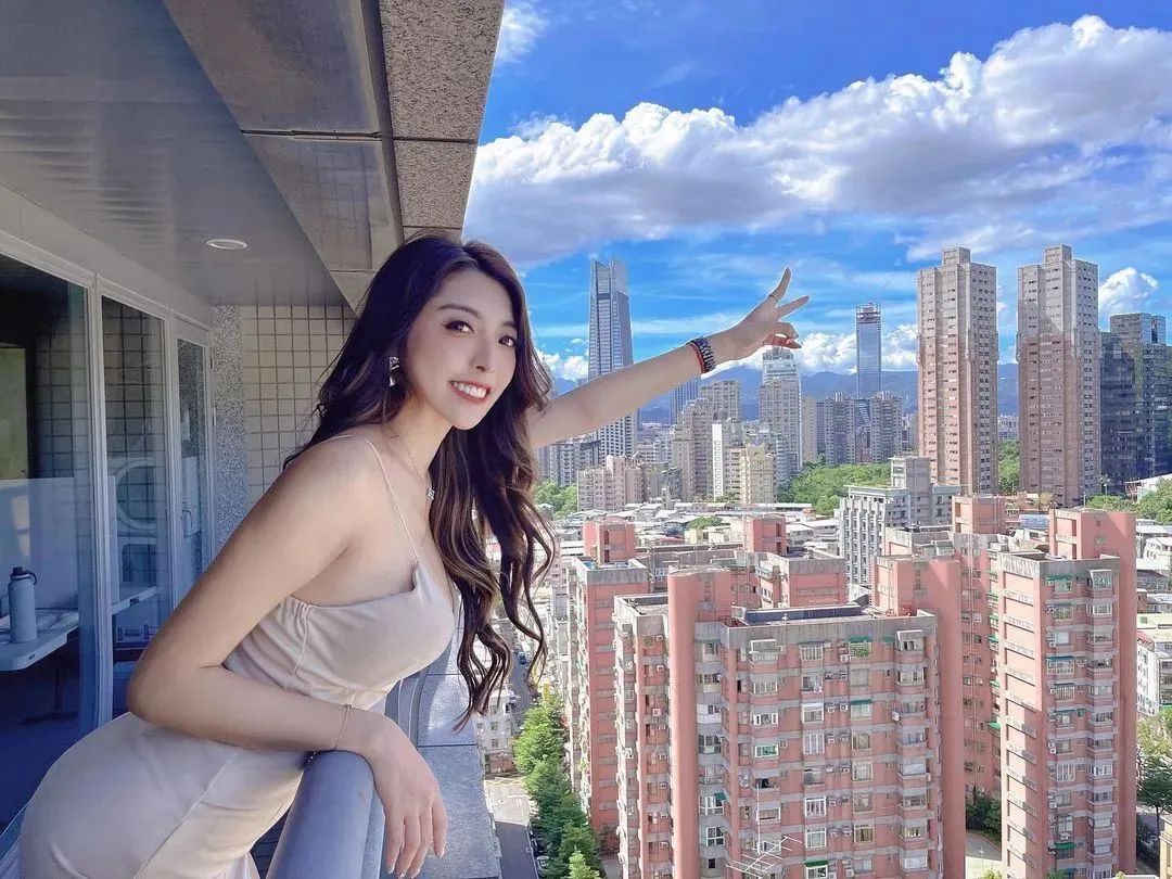 李佳玲，才貌双全惹人爱的网红美女