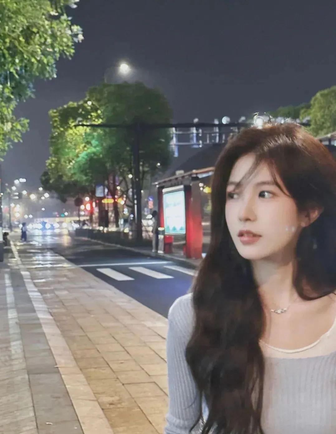 北影校花邓子怡，甜美迷人的00后小美女