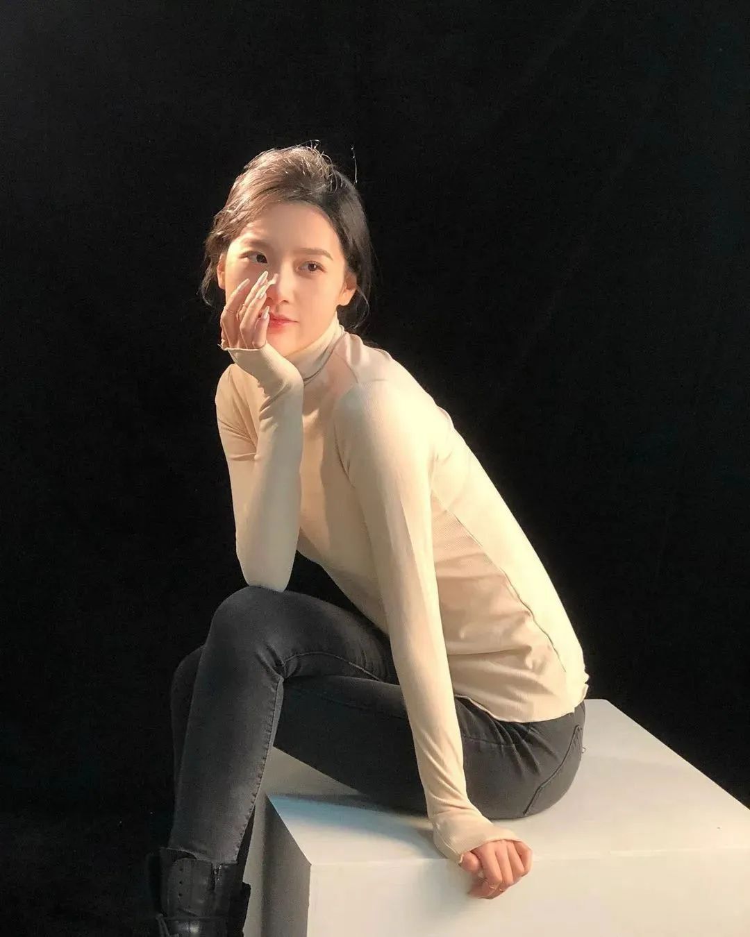 国产网红萧萧，甜美可人的颜值女神