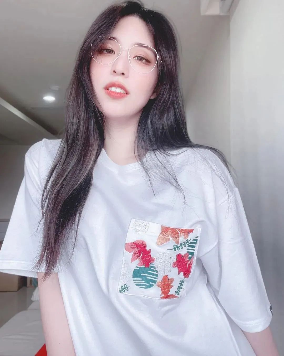 台湾网红小墨，才貌双全的美女主播