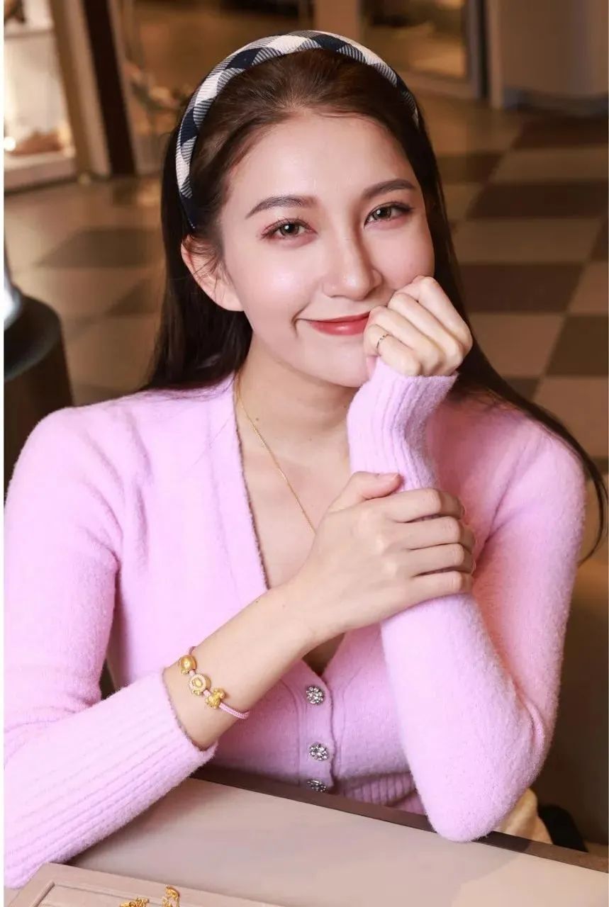 台湾网红Veeda Chang，甜美性感的混血儿女神