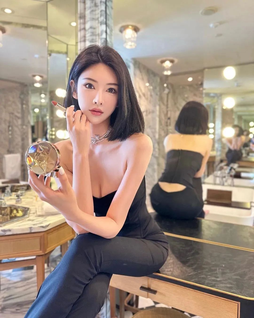 孔天天，甜美又性感的气质女神