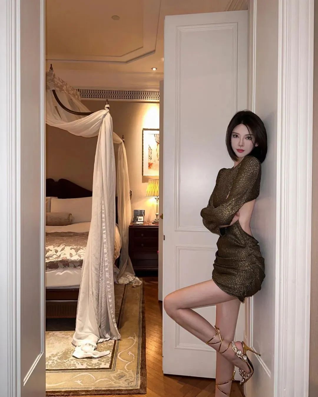孔天天，甜美又性感的气质女神