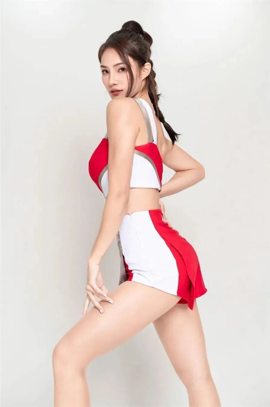 台湾网红茵茵，充满青春活力的美女模特