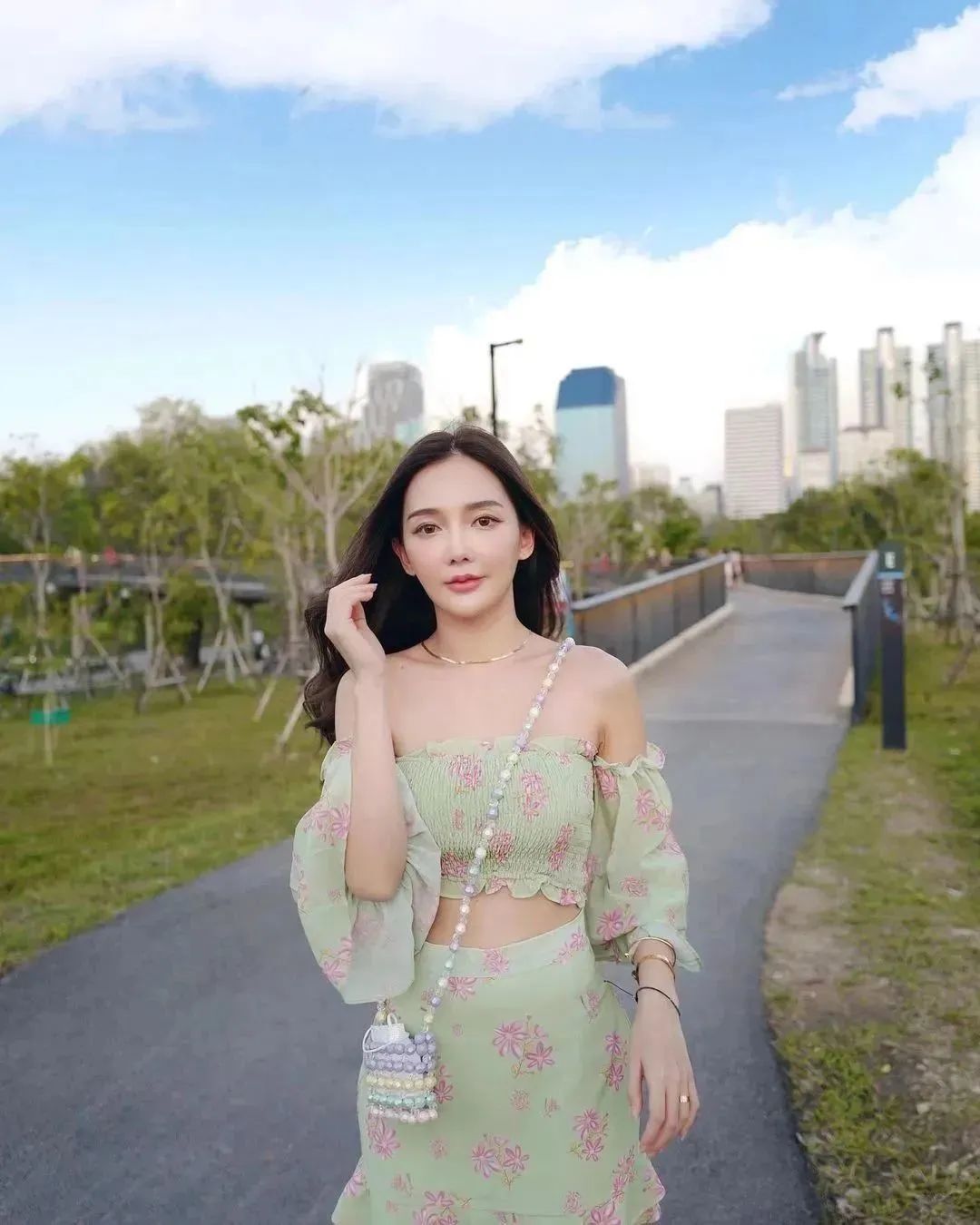 泰国网红rossarineye，辣度指数爆表的颜值女神