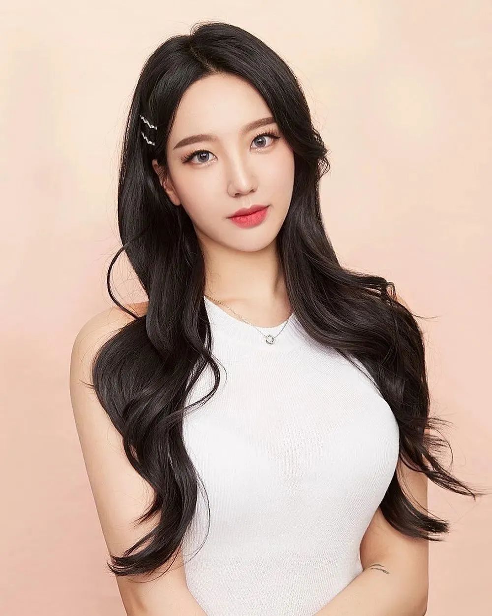 韩国网红jjin，甜美又性感的气质女神
