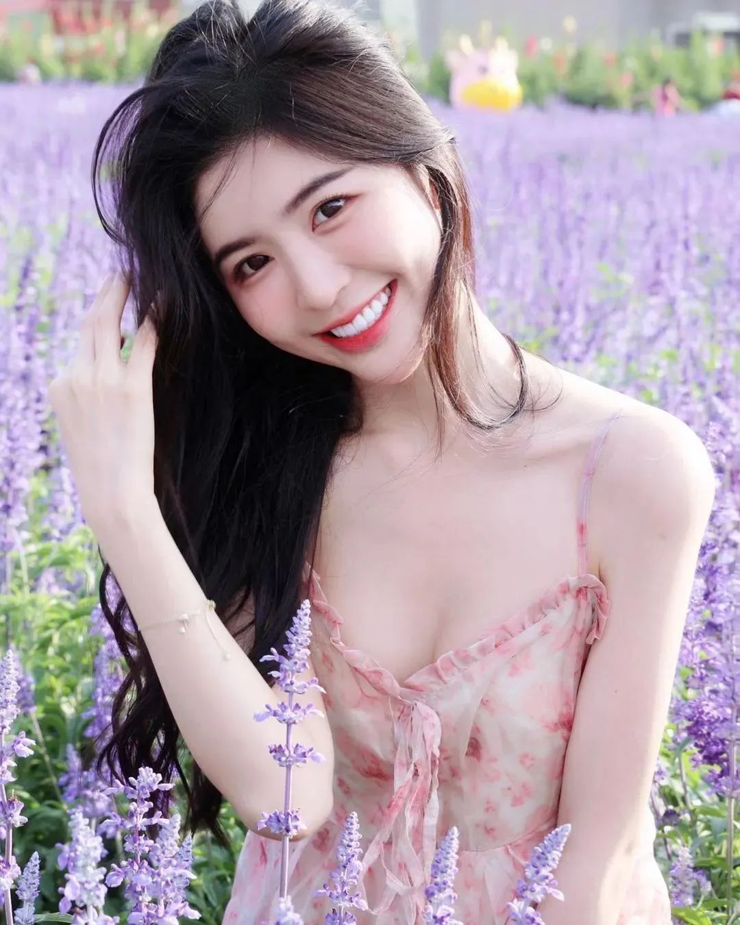 马来西亚网红张安琪，甜美又性感的气质女神
