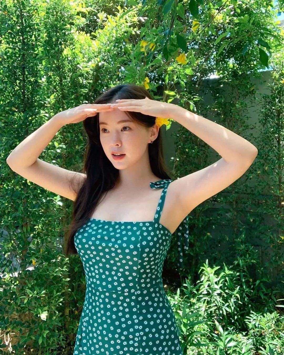韩国网红荷娜，五官精致的微胖女神