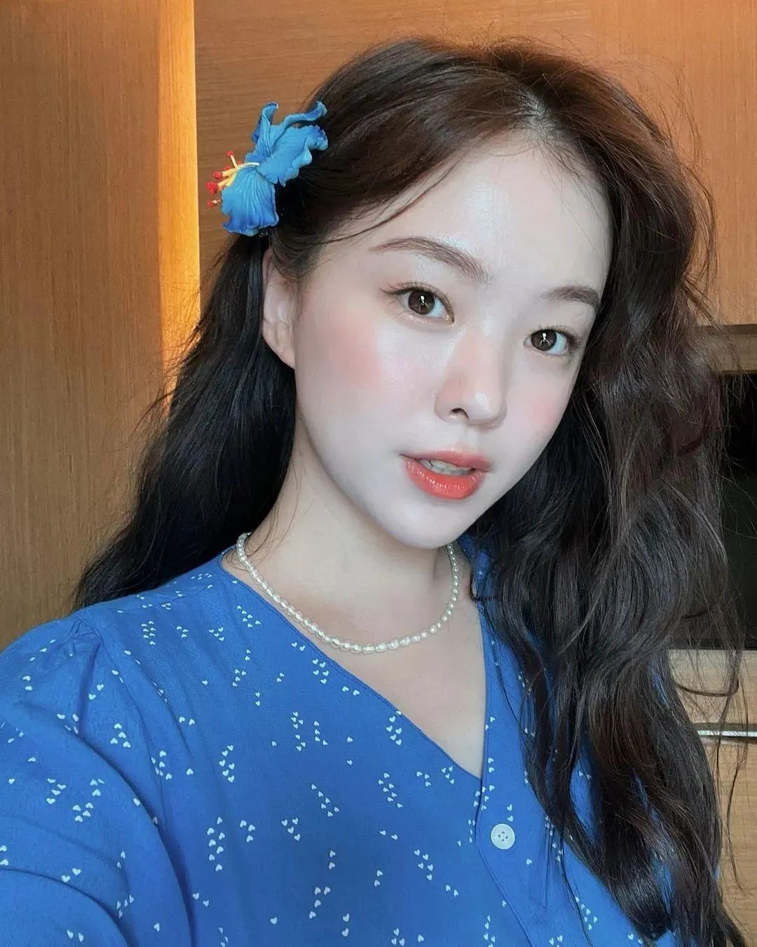 韩国网红荷娜，五官精致的微胖女神