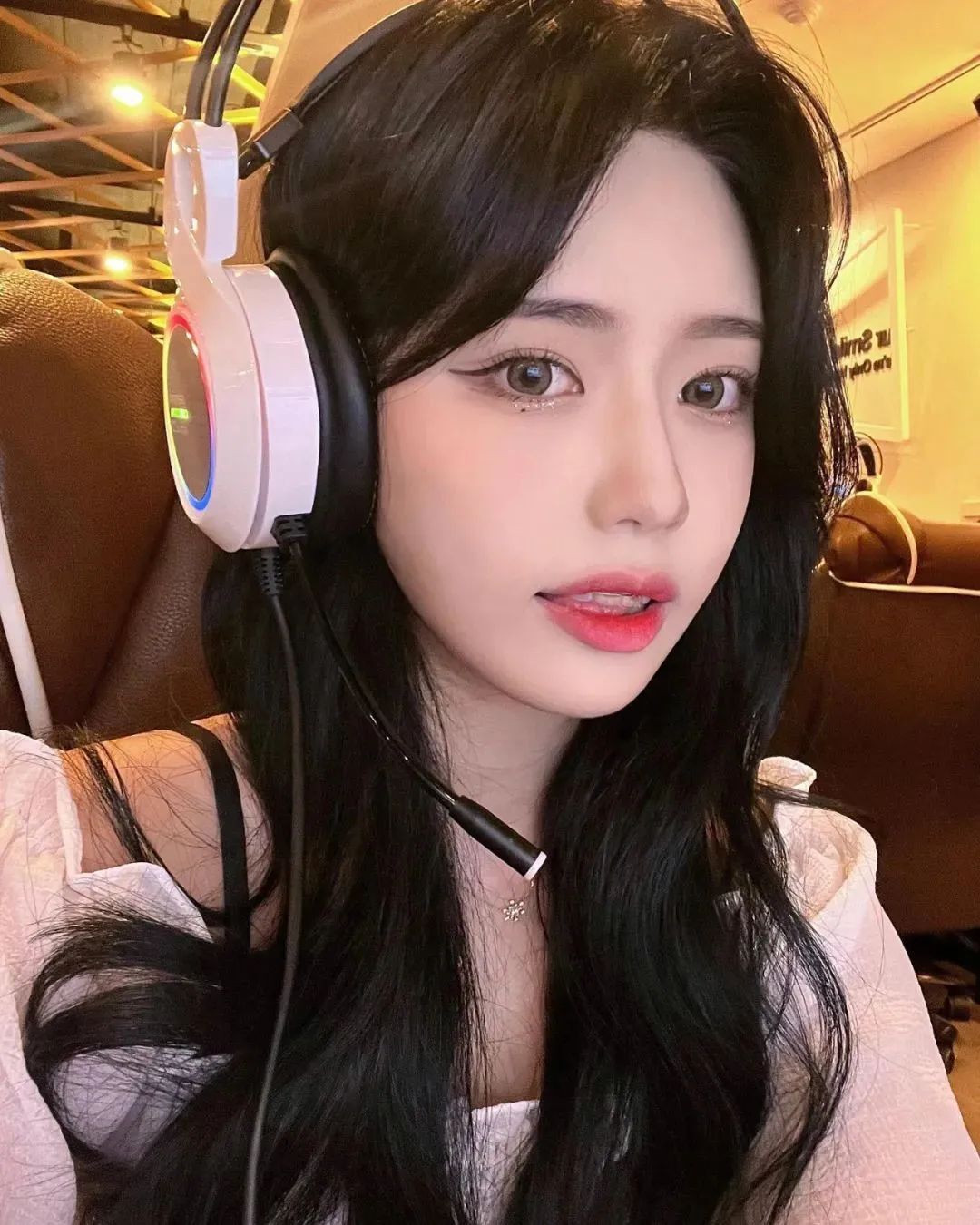 韩国网红李智秀，甜美性感的美女主播