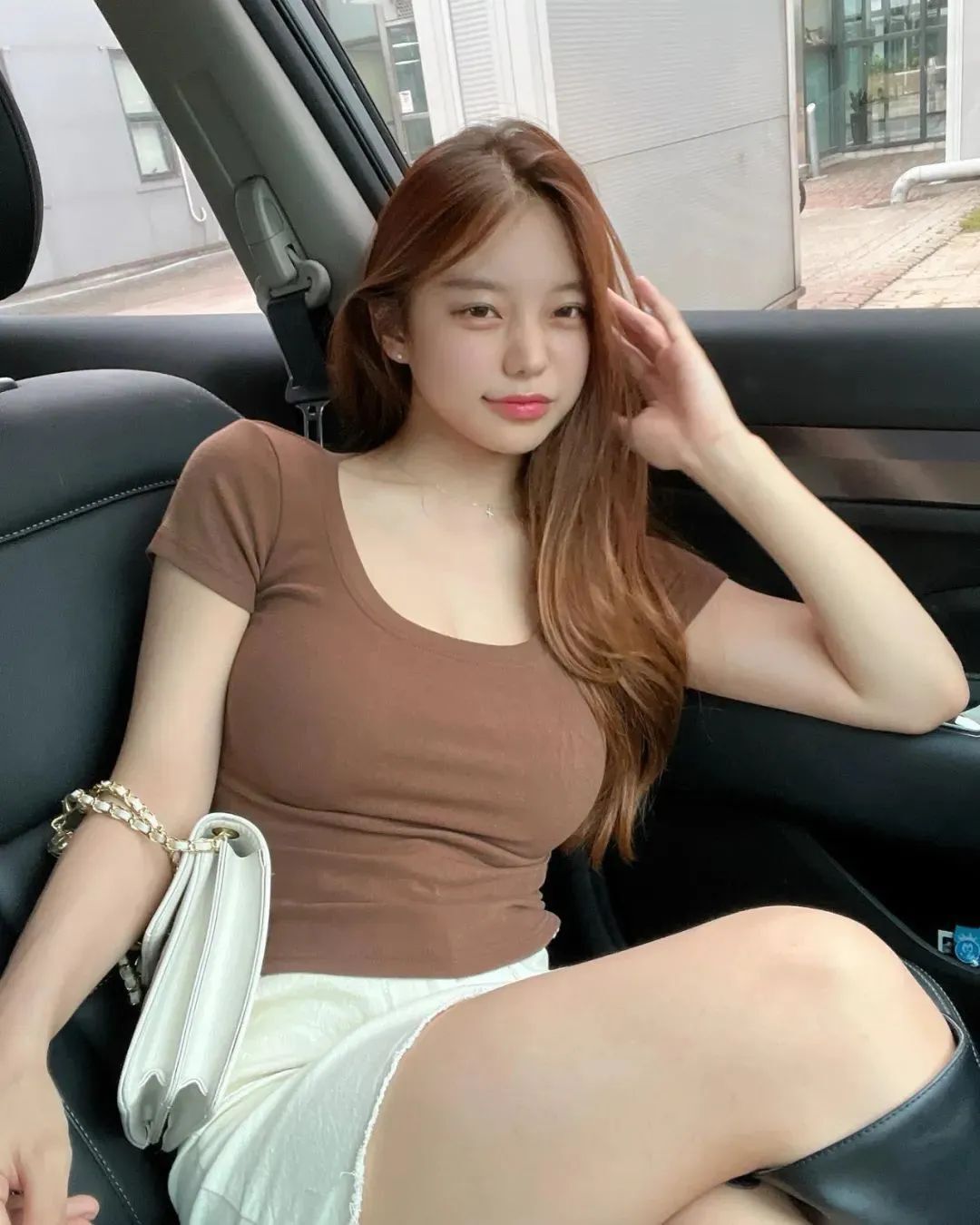 韩国网红允珠，拥有清纯可爱甜美风格的服装品牌老板娘