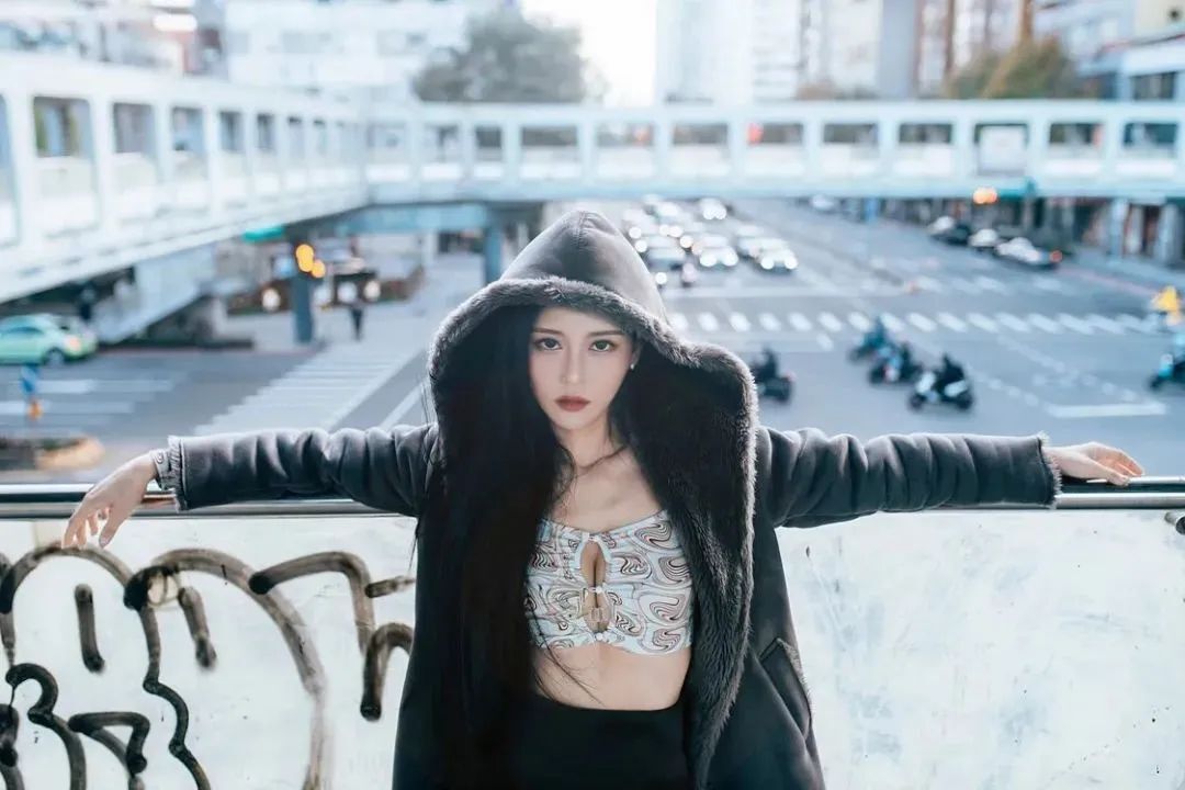 台湾网红许玲玲，甜美又性感的气质女神
