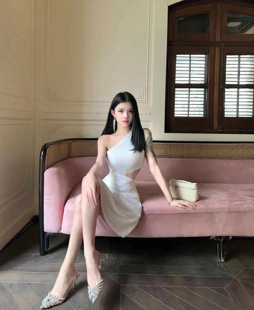 国产网红xyyoff，貌美如花的御姐范女神