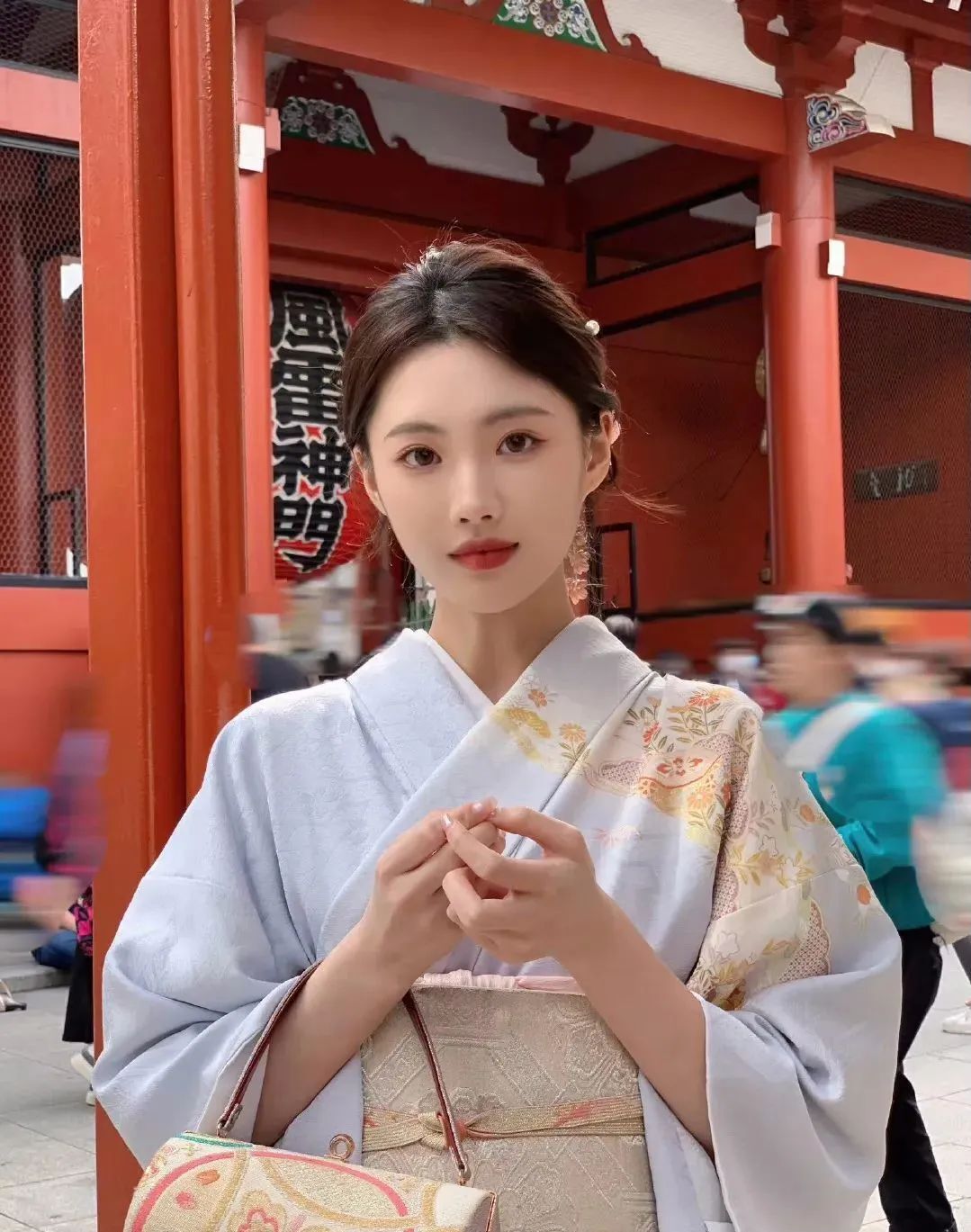 国产网红叶逸，如樱花般绽放美丽的温柔系女神