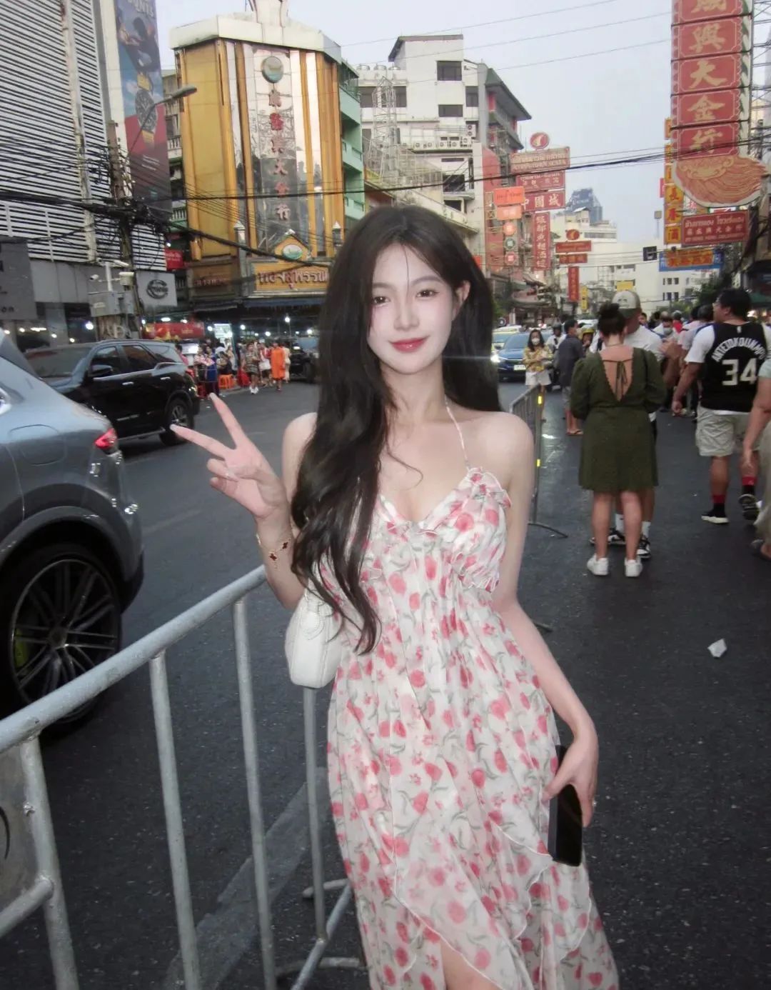 国产网红邓子怡，回头率百分百的甜美系女神