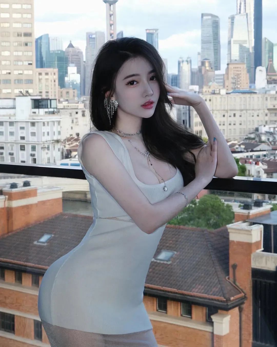 国产网红卢颖儿，甜美又性感的御姐范女神