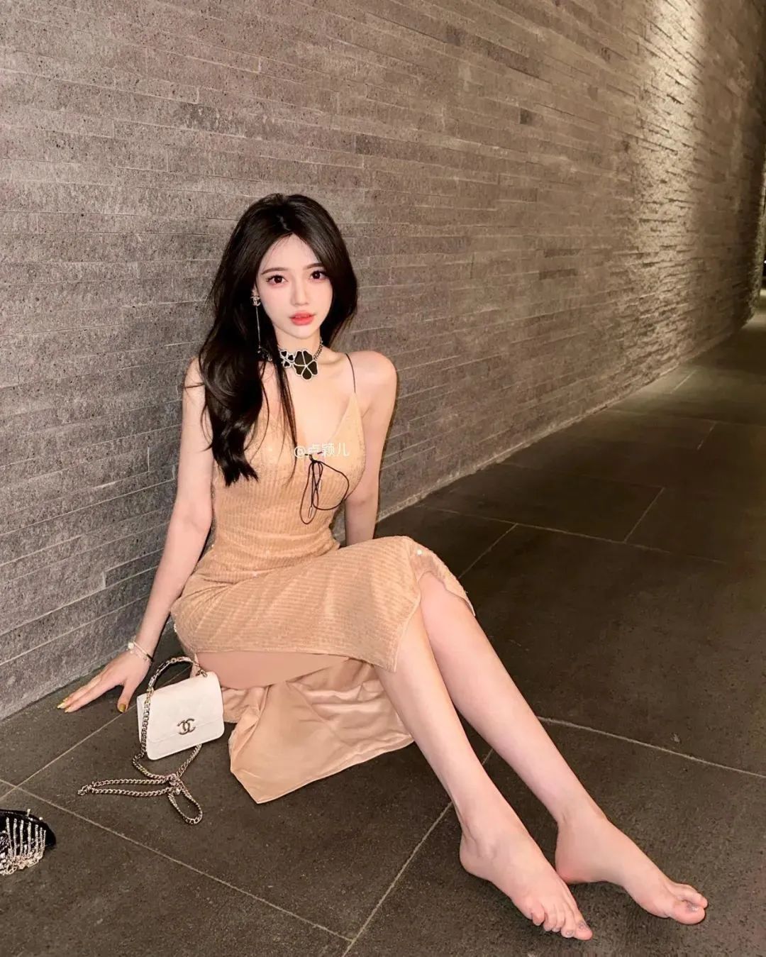 国产网红卢颖儿，甜美又性感的御姐范女神