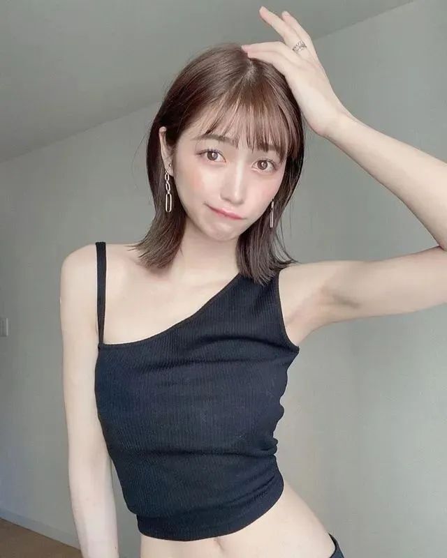 日本网红Minami，拥有“漫画身材”和仙女般容颜的气质女神