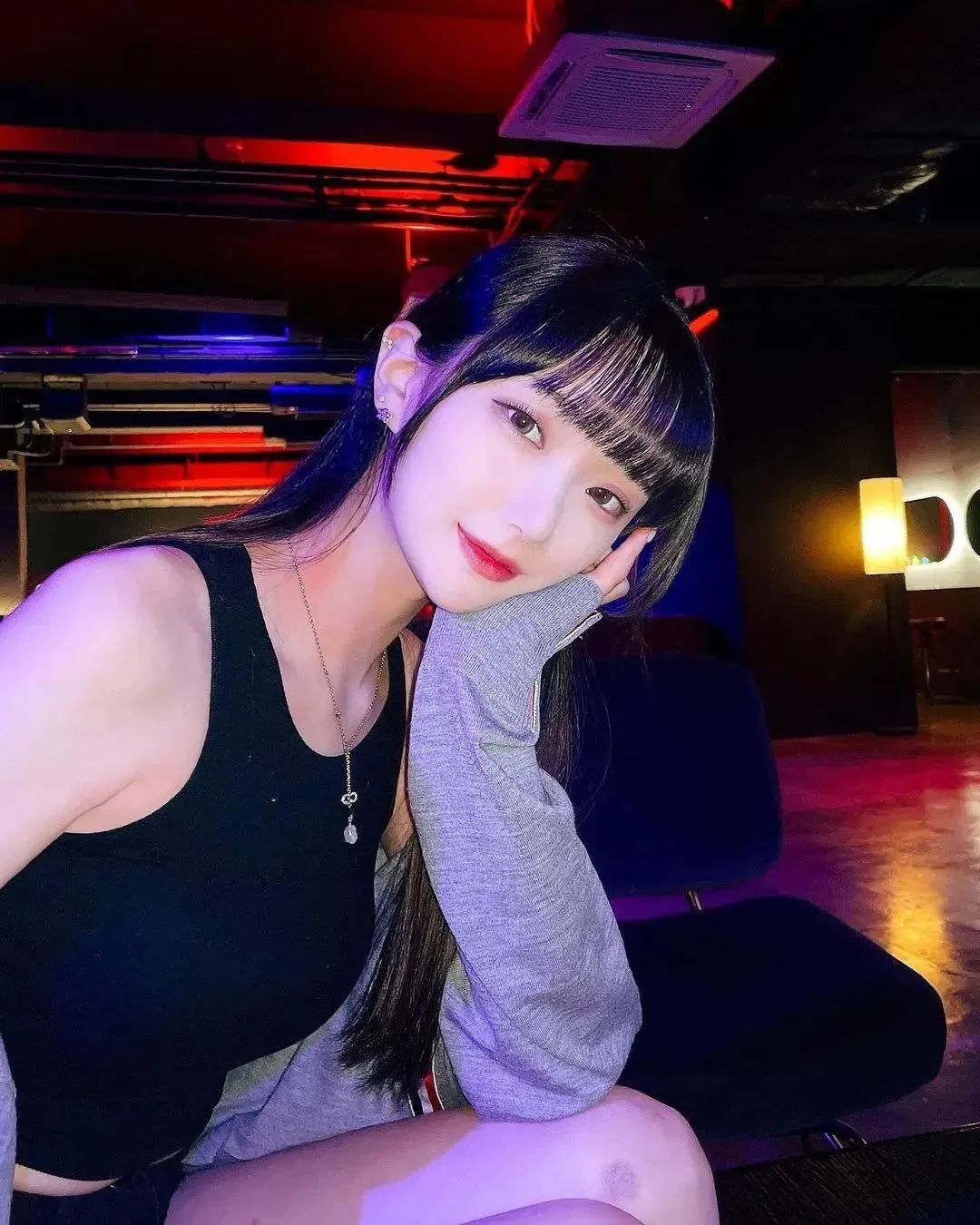 笑容甜美迷人的她，是多少人心目中的完美初恋女神的形象？