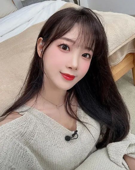 韩国网红金汉娜，长相甜美迷人的啦啦队女神