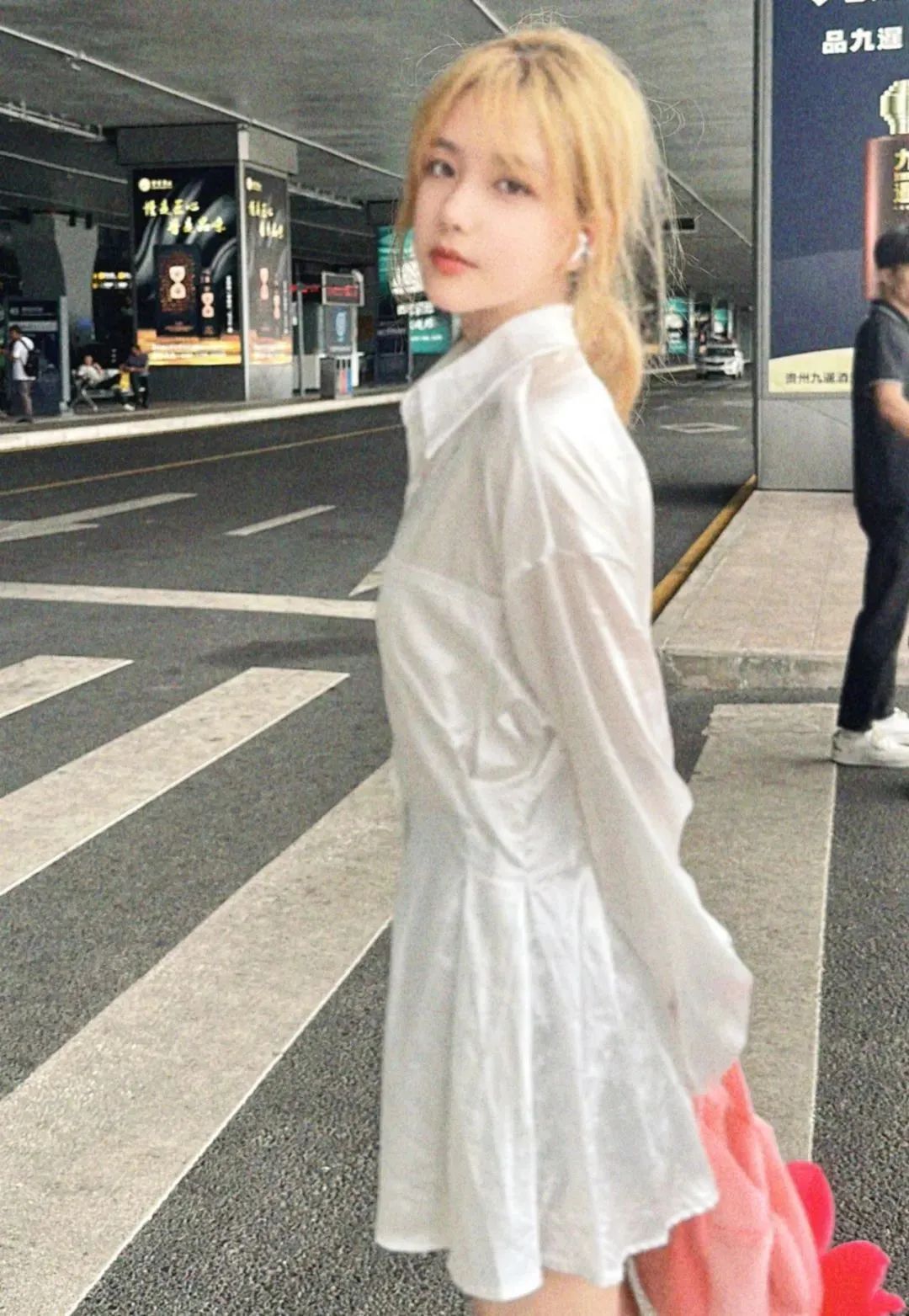 国产网红 | 冯雨，金丝眼镜一戴，妥妥的“斩男”系女神