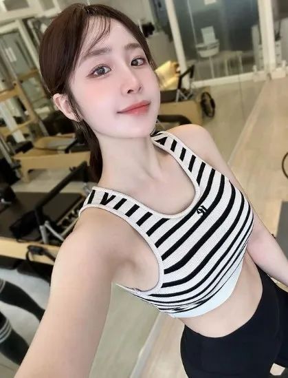 韩国顶级网红美女，甜美又性感的瑜伽女神
