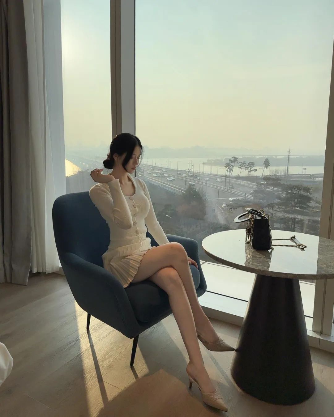 韩国美女小姐姐，大长腿太抢眼，这腿绝了！