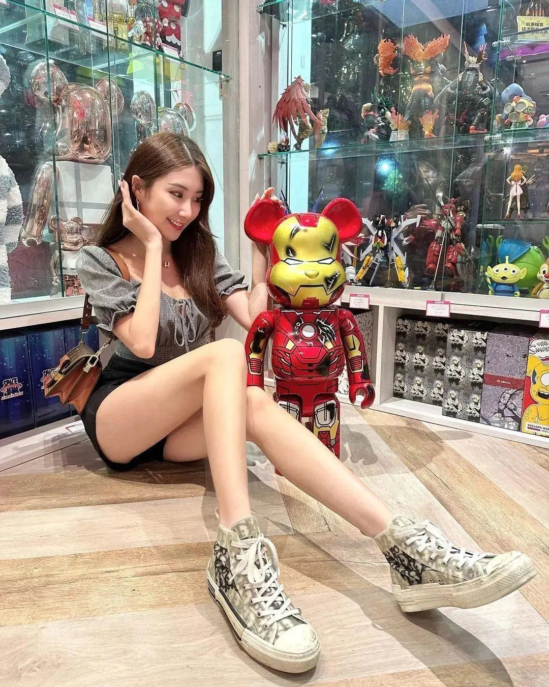 S曲线！极致身材！腰臀比天花板台妹
