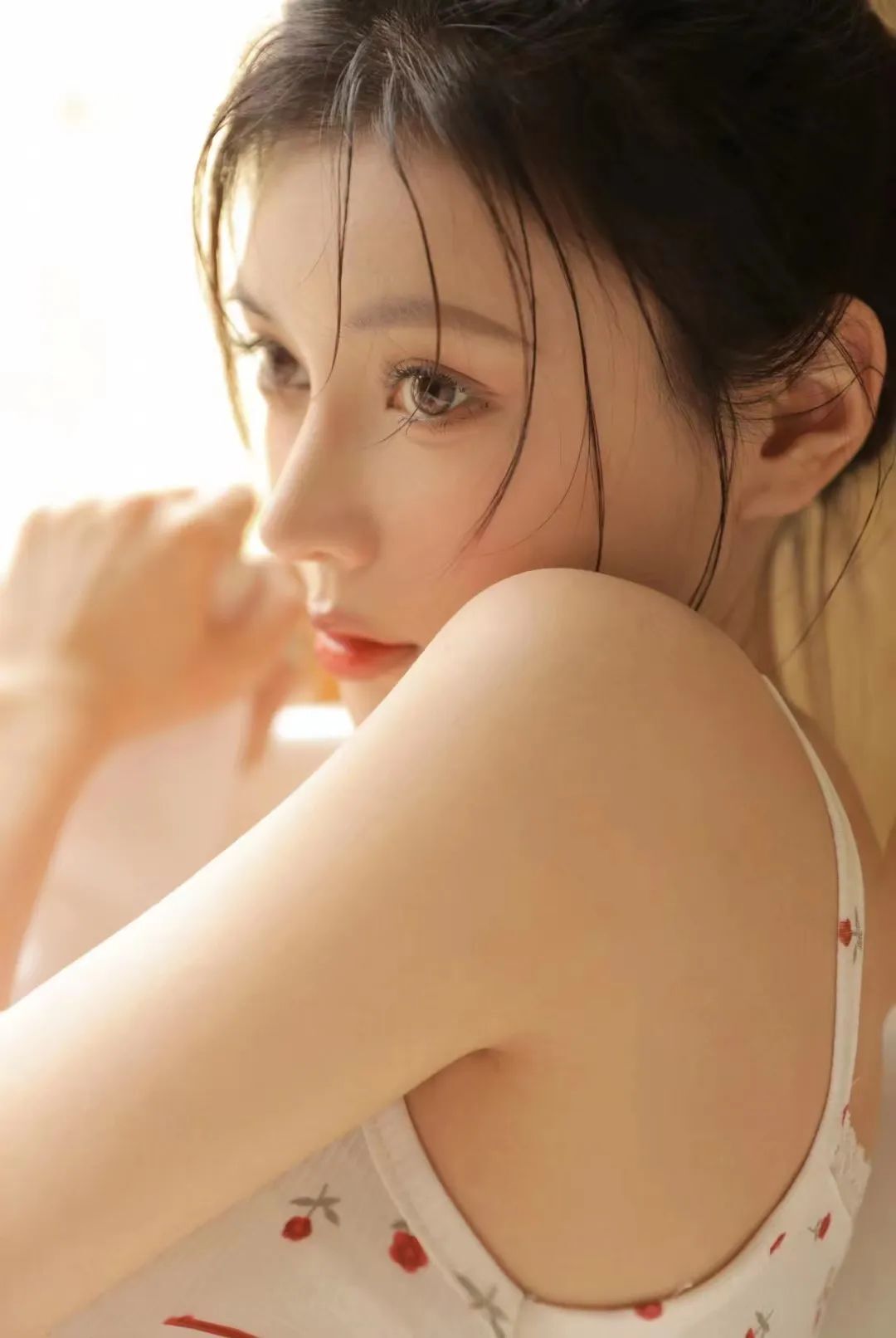 美女诱惑图片|美女趴床上照片,床上性感写真,女生全身照片可爱