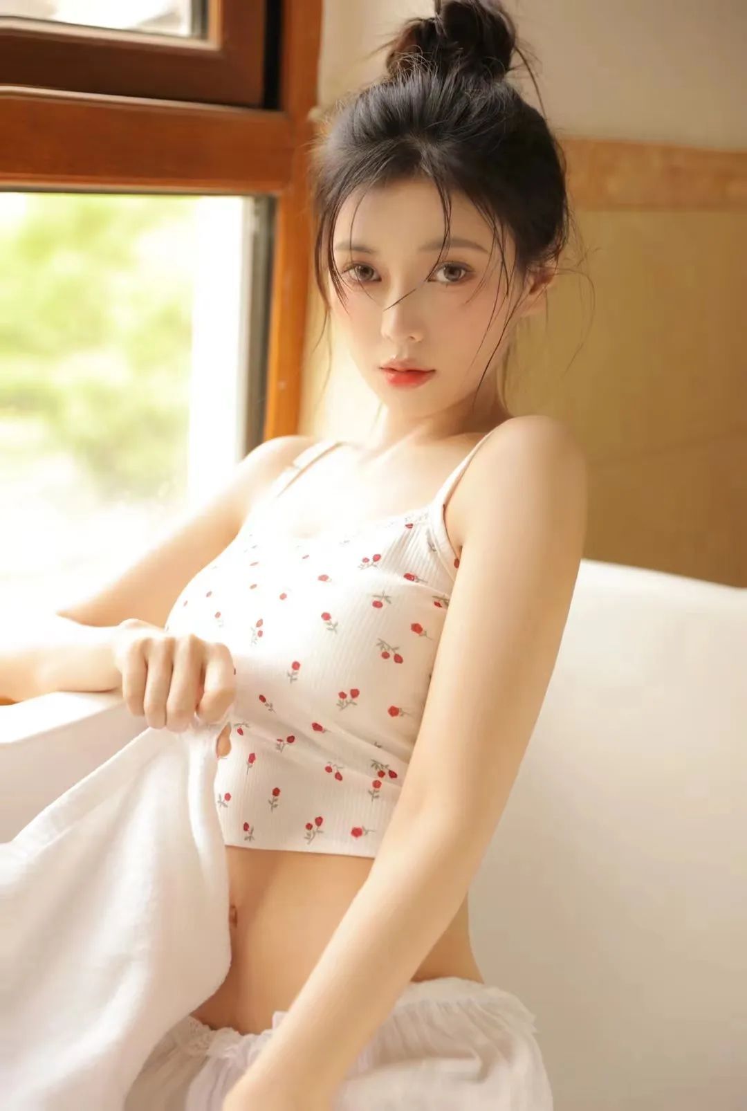 美女诱惑图片|美女趴床上照片,床上性感写真,女生全身照片可爱