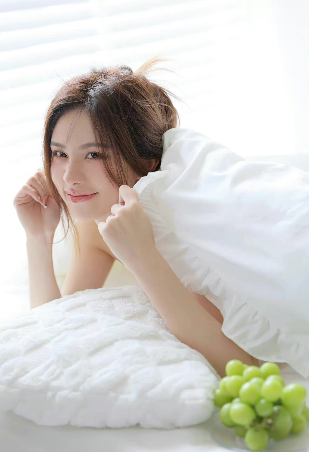 美女诱惑图片|美女趴床上照片,床上性感写真,女生全身照片可爱