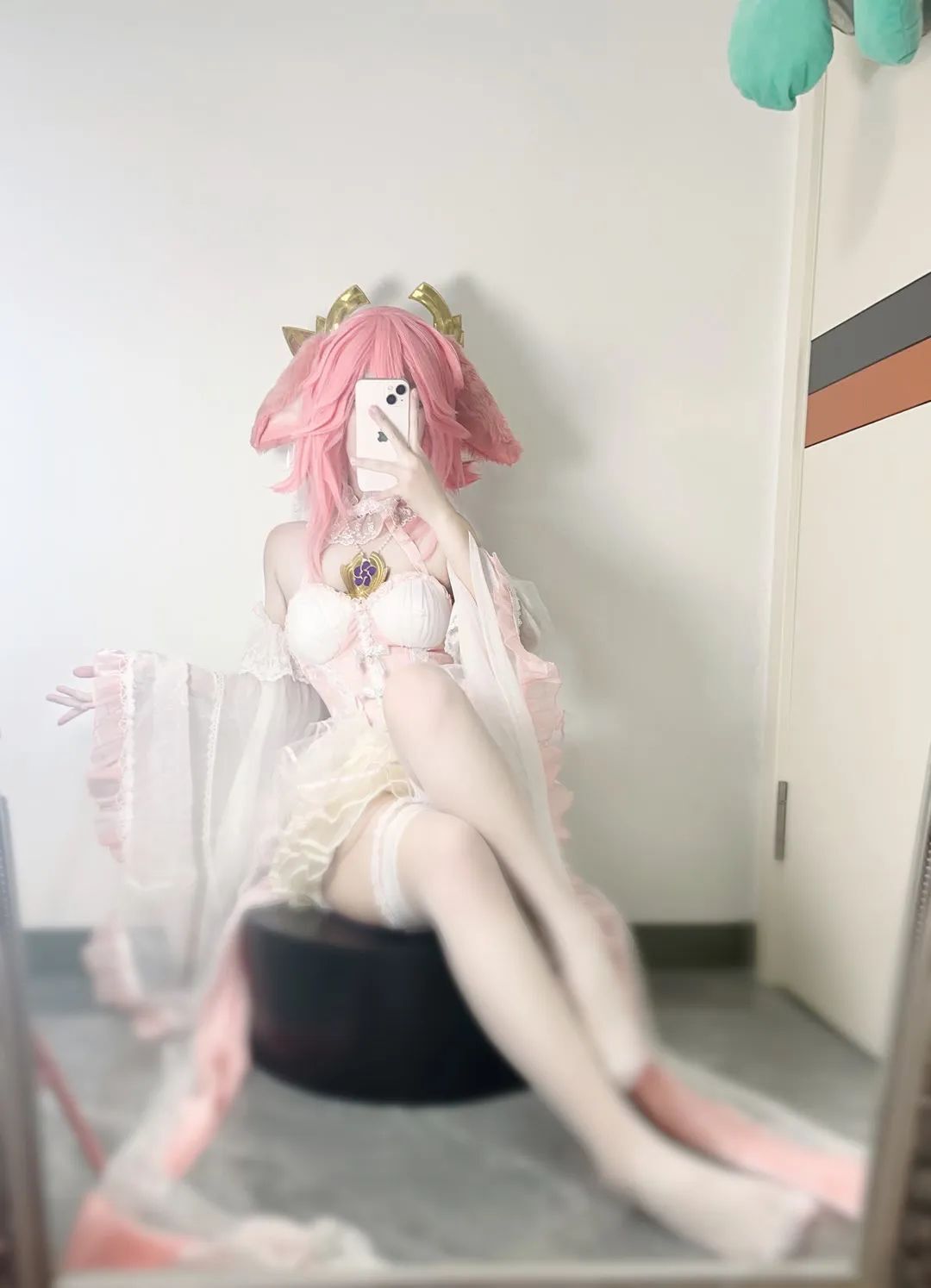 原神cos合集：花嫁神子太美了，勾勒柔软腰线与大长腿的迷人弧线！