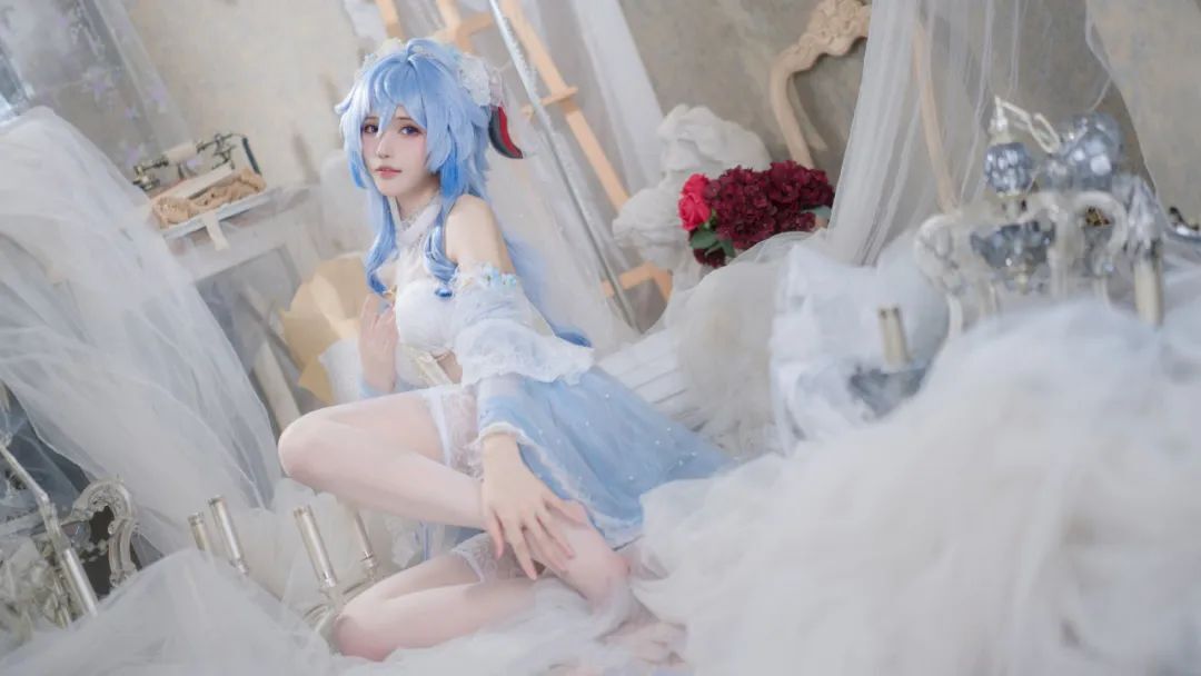 原神cos：白丝+连衣裙，甘雨新服装真清爽！优菈狂秀好身材！女士大长腿真是绝美！