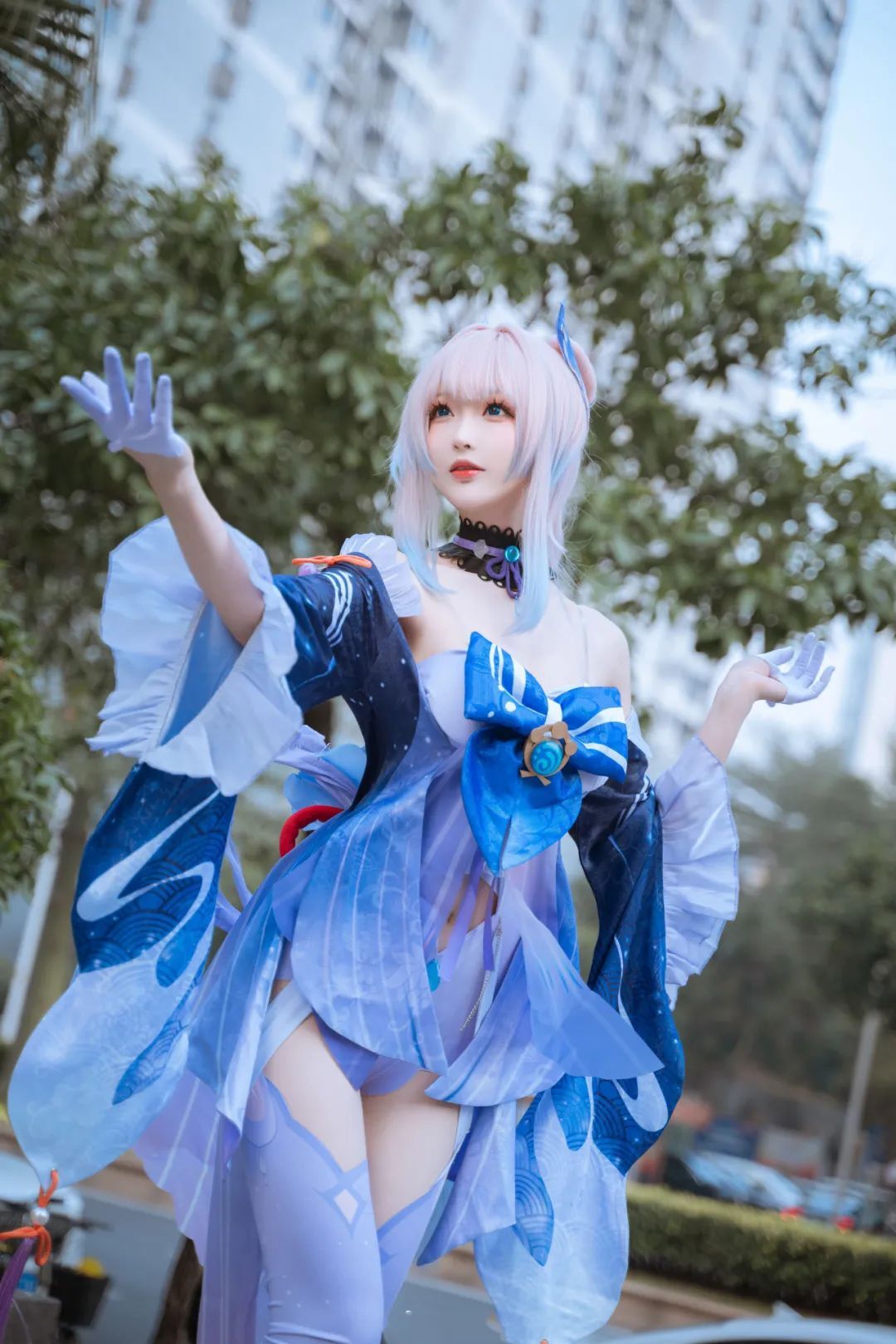 原神cos：抹胸+包臀裙，小姨申鹤太御了！雷神再次表演奶香一刀！绫华回归儿时形象！