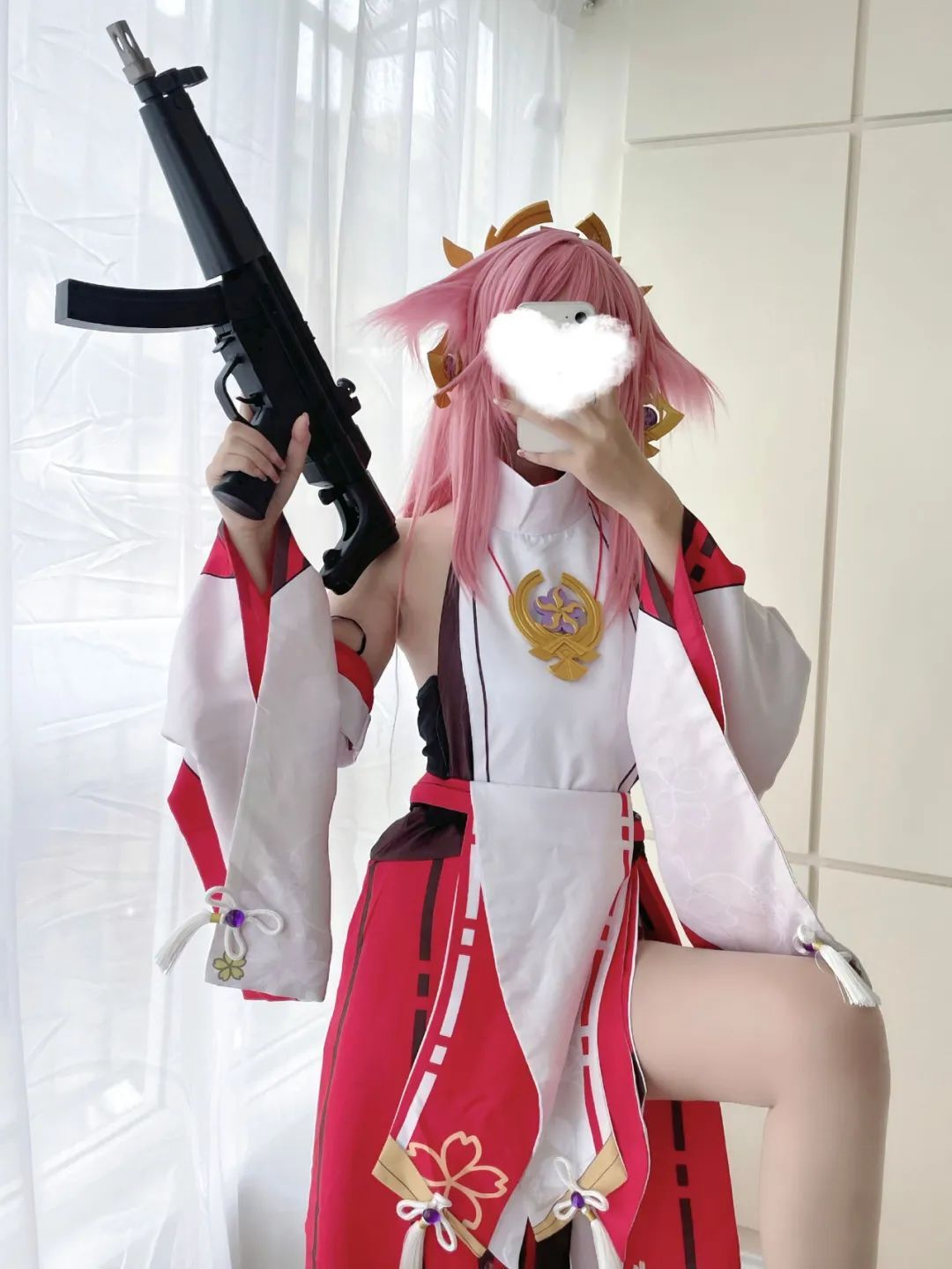 原神cos：裸足妮露让人狂喜！居家服雷神太顶了！八重神子手拿AK47！