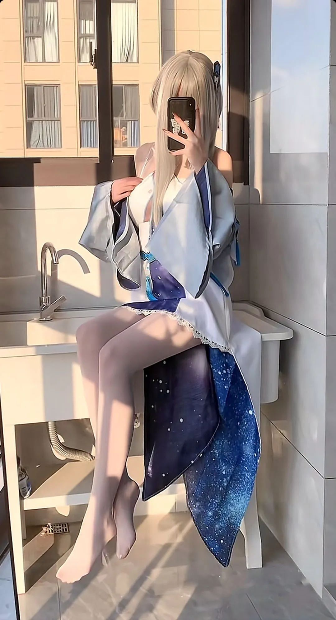 原神cos：黑丝+制服，雷神太顶了！白丝包臀裙申鹤，勒肉黑丝丽莎！裸足刻晴可爱爆了！