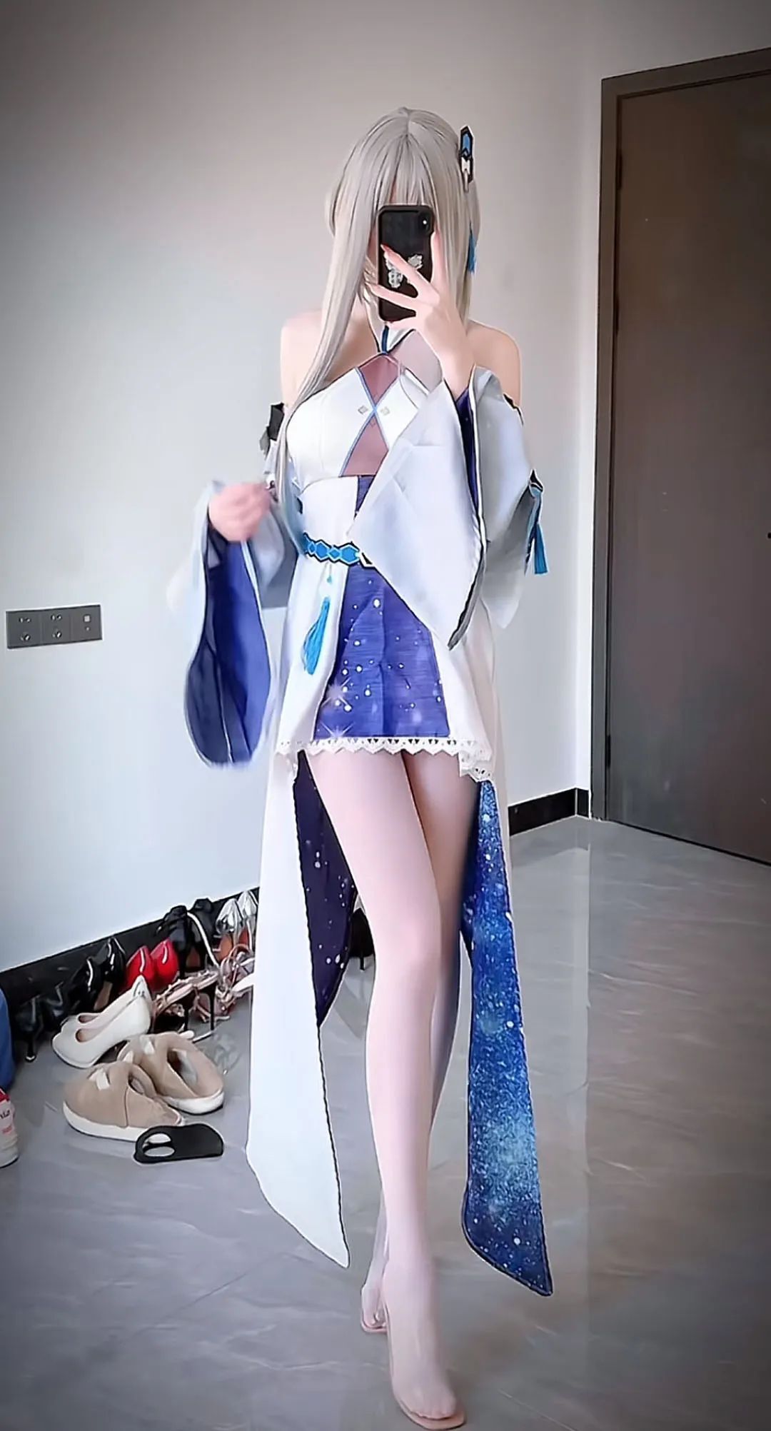 原神cos：女仆装雷神让人狂喜，黑丝荧妹太顶了！白丝高跟鞋归终谁不爱？