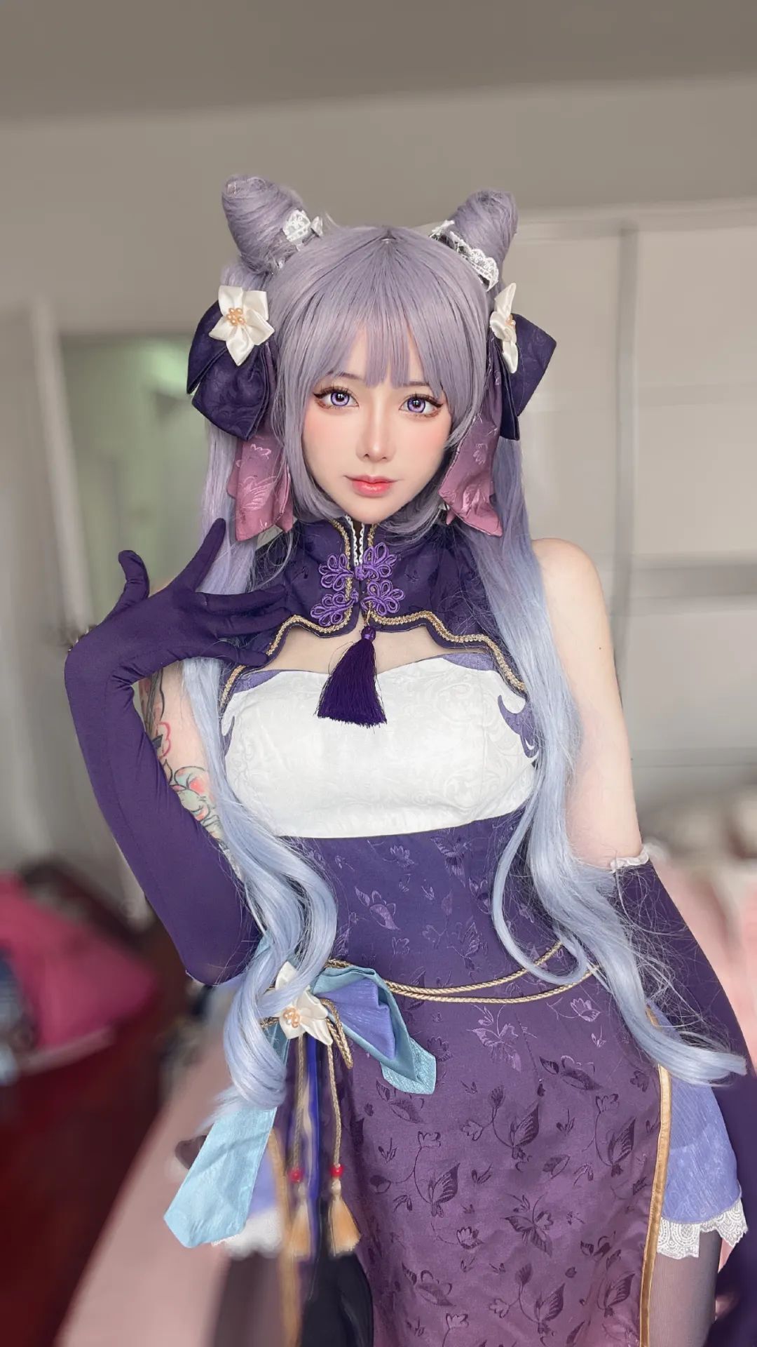 原神cos：白丝+修女服，甘雨涩气拉满！女仆雷神让玩家狂喜！赛车服申鹤太顶了！