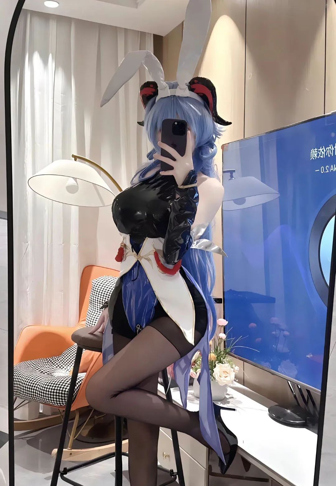 原神cos：黑丝+高跟，赛车服申鹤太顶了！白丝泳装刻晴，兔女郎甘雨绫华让玩家狂喜！