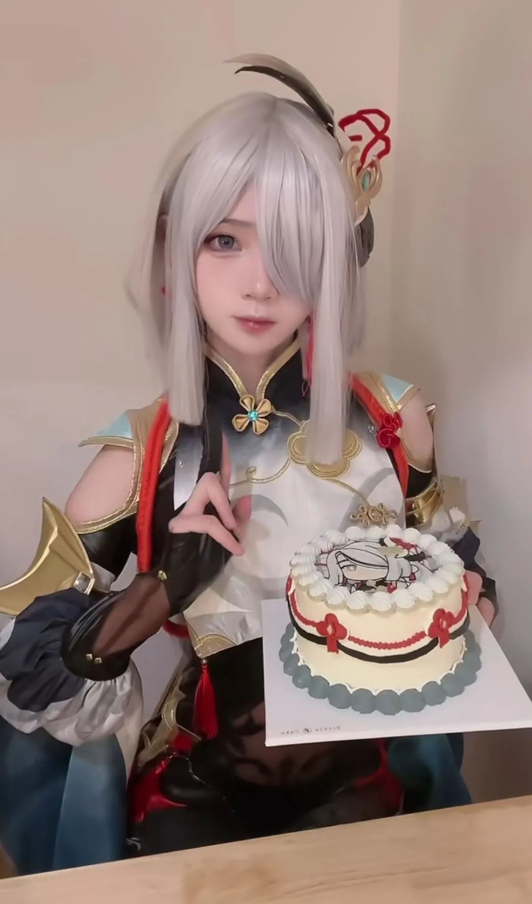 原神cos：黑丝连衣裙刻晴美出新高度！古装汉服甘雨，大草神，雷神制服，绫华女仆让人狂喜！