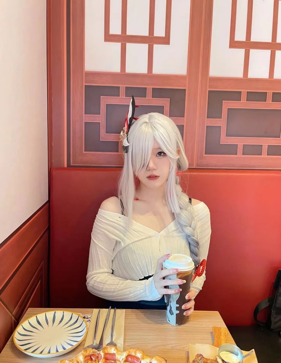 原神cos：白丝蕾丝神子让人狂喜！女仆宵宫绫华太可爱了！旗袍雷神太顶了！包臀裙申鹤真成熟！