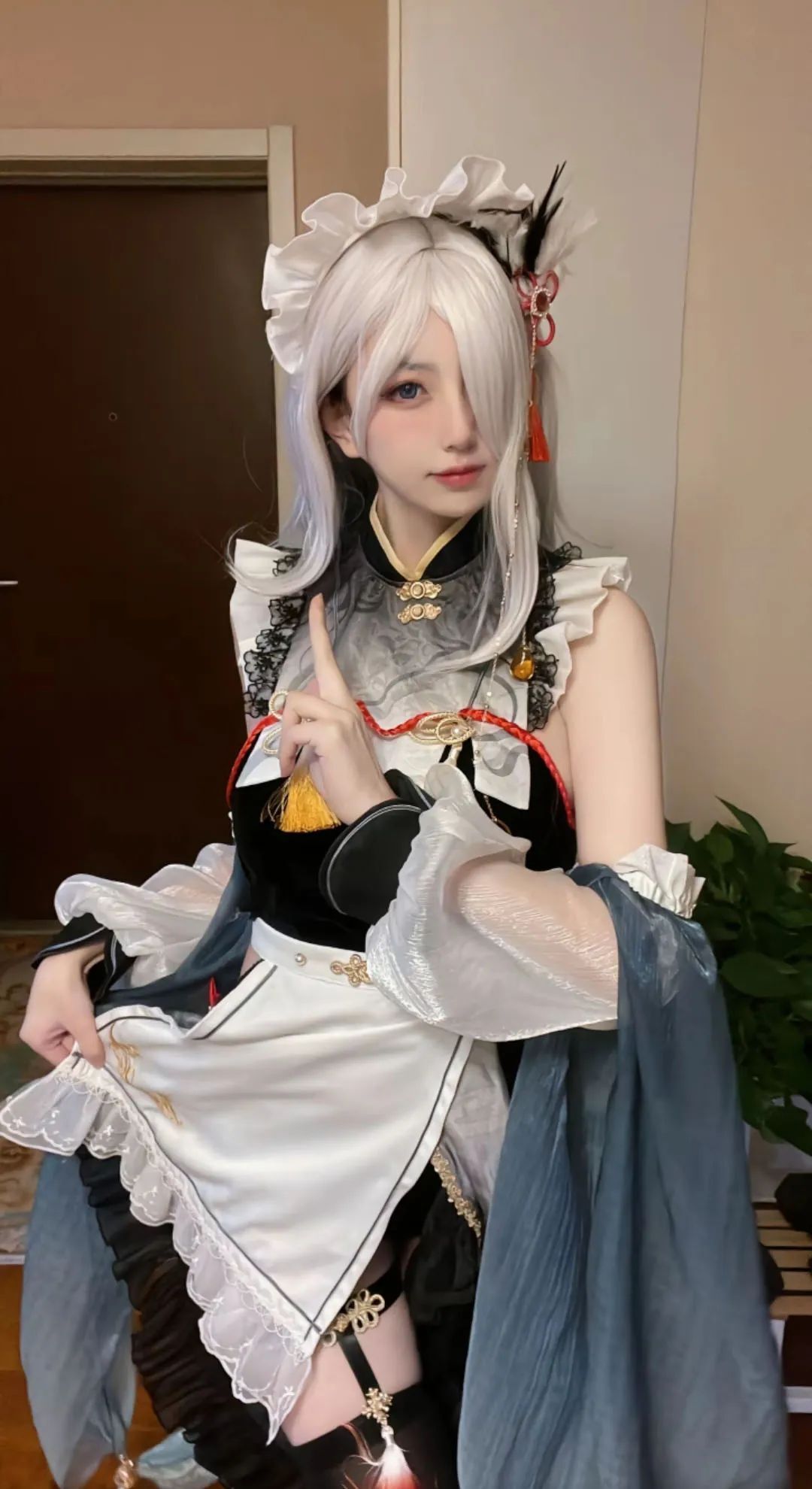 原神cos：短裤+制服，特工优菈太顶了！白丝婚纱申鹤，女仆甘雨，女仆雷神让人狂喜！