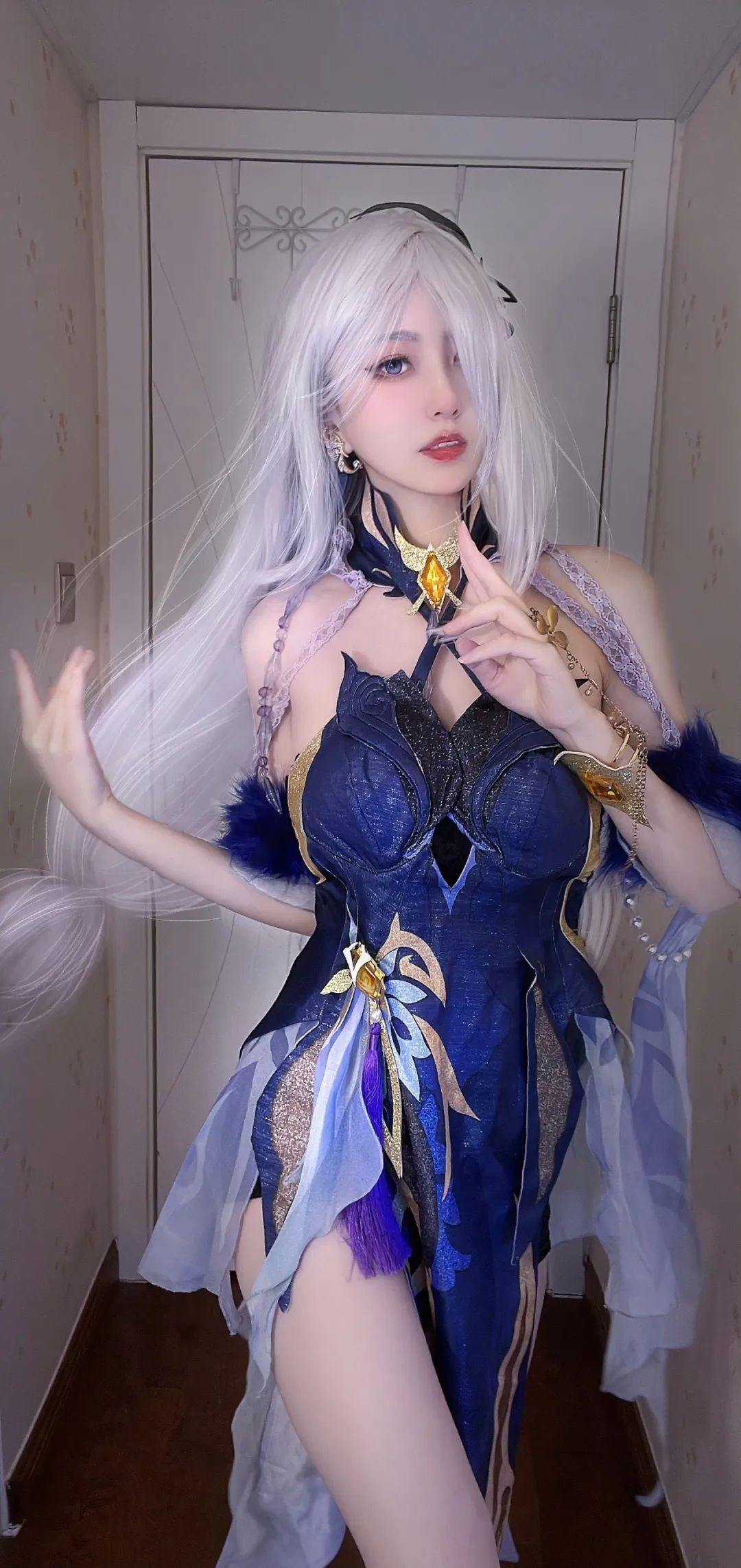 原神cos：申鹤泳装颜值太美了！制服皮裤也不错！雷神女仆装让人狂喜！夜兰姿势超赞！