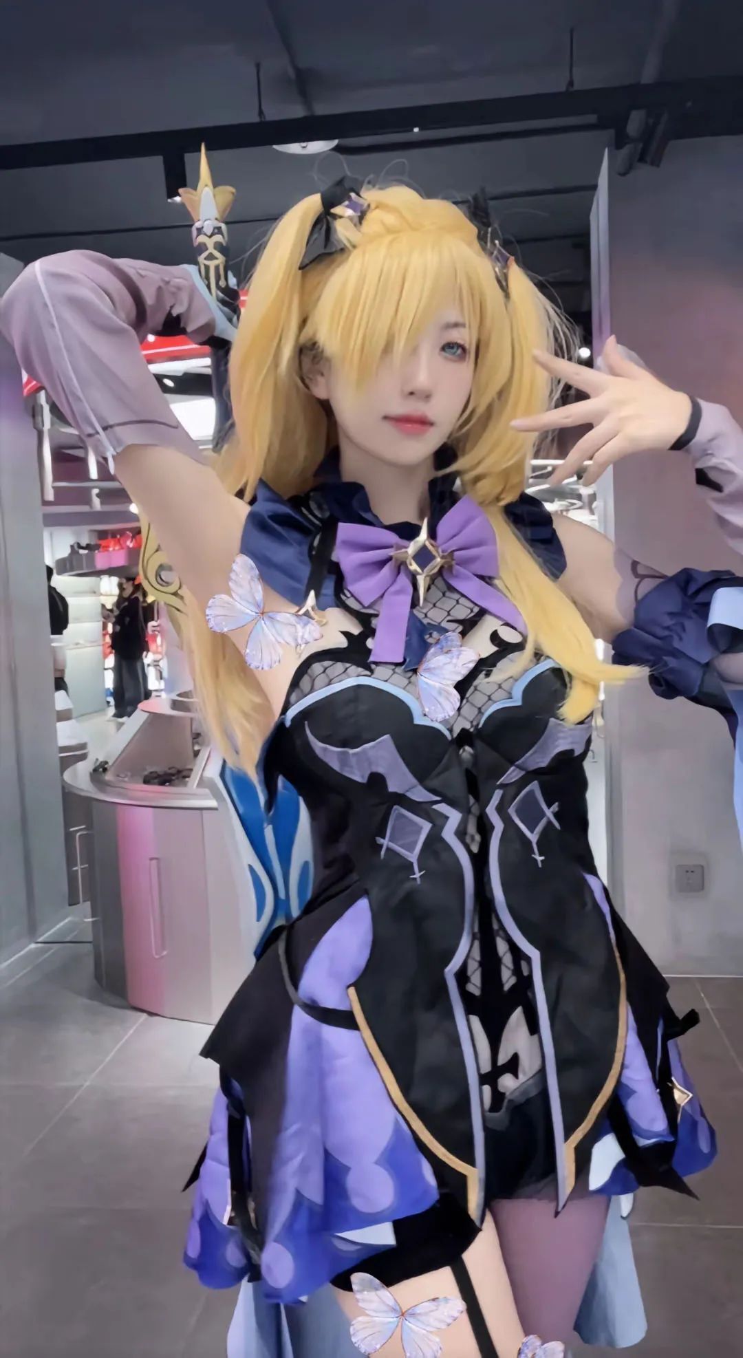 原神cos：申鹤泳装颜值太美了！制服皮裤也不错！雷神女仆装让人狂喜！夜兰姿势超赞！