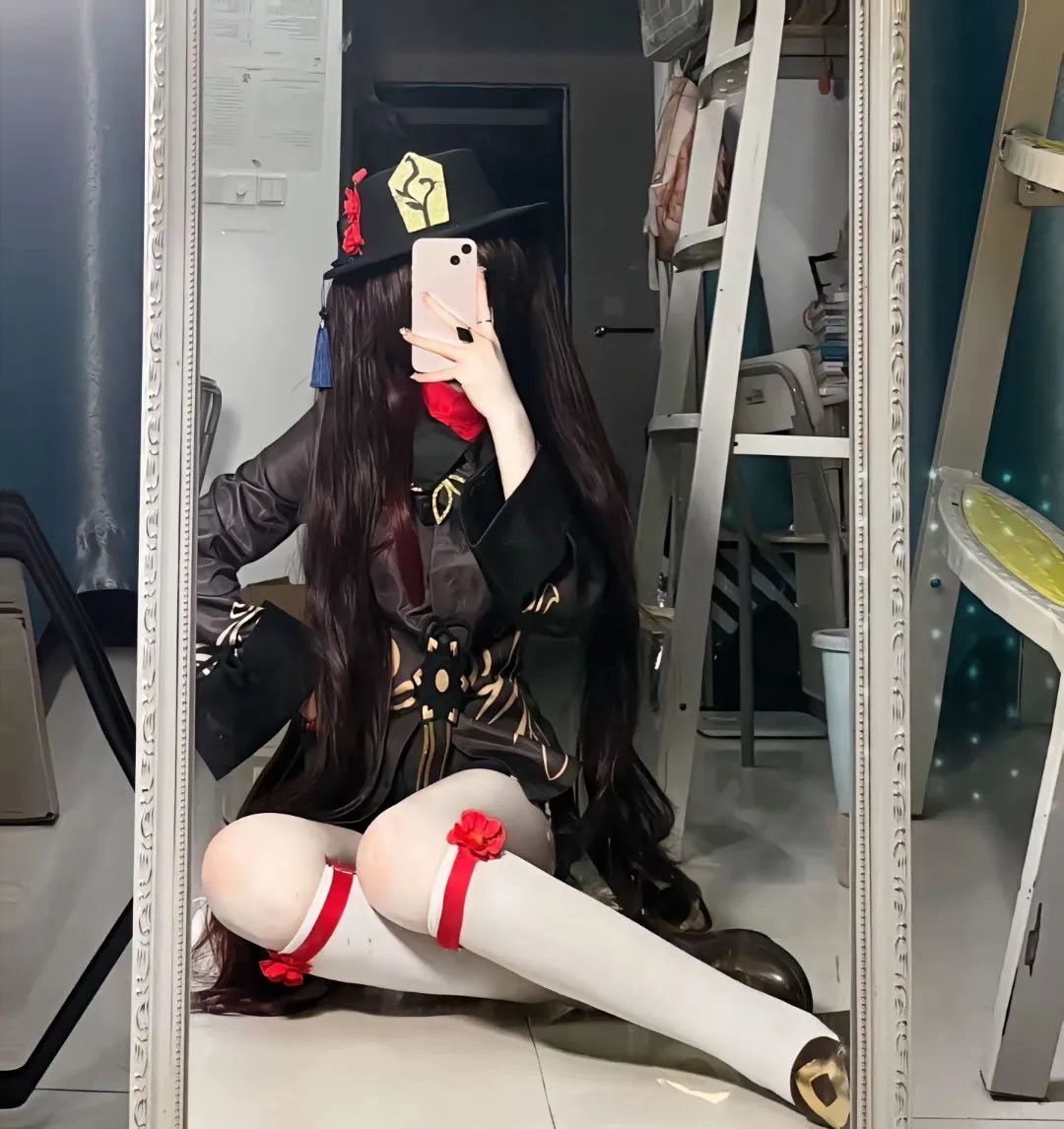 原神cos：黑丝+紧身皮衣，甘雨太御了！泳装绫华让人狂喜！女仆装雷神太萌了！白丝邪魅刻晴也不错！