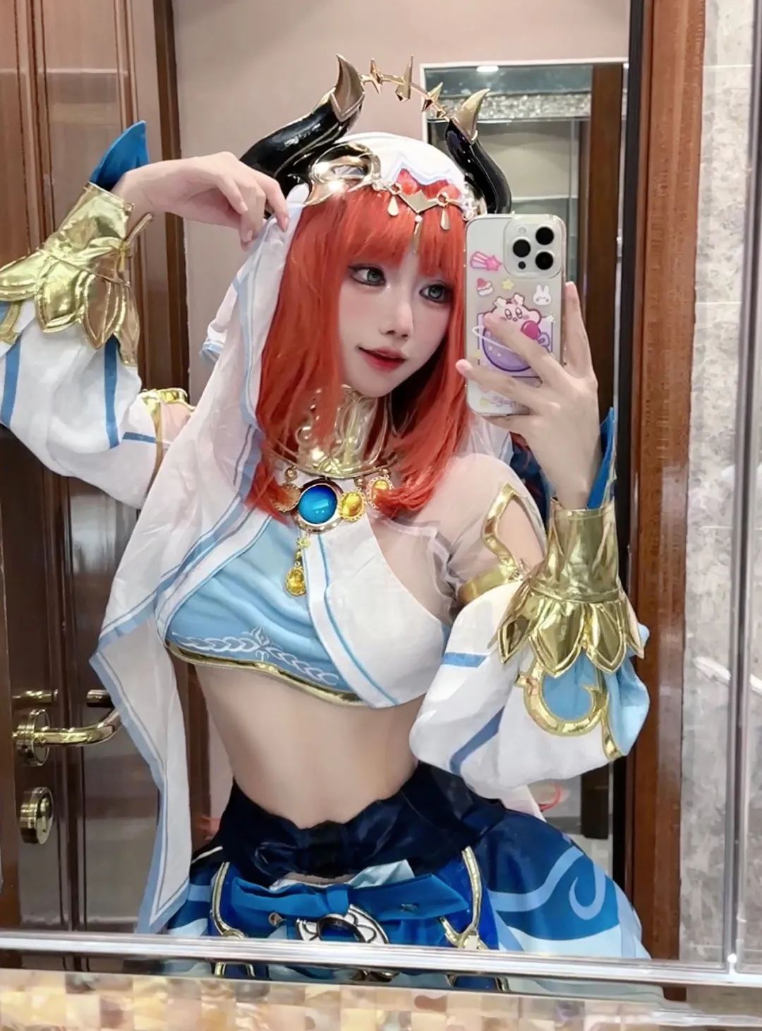 原神cos：白丝+女仆，雷神可爱爆了！泳装神子申鹤让人狂喜！白丝修女服甘雨，JK荧妹谁见过？