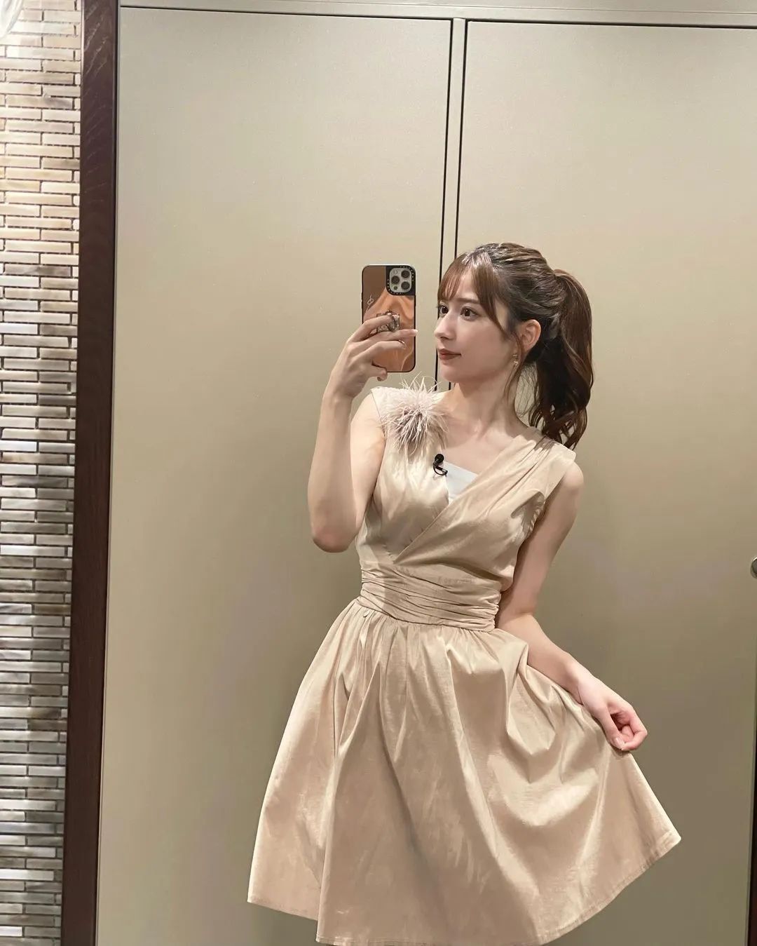 雪平莉左写真及INS图片集，日本模特赛车皇后